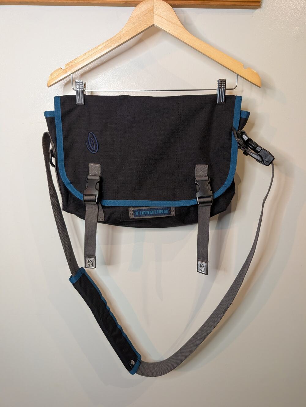 Timbuk2 Unisex Messenger Bag Black Blue Ripstop Nylon Crossbody Laptop Commuter